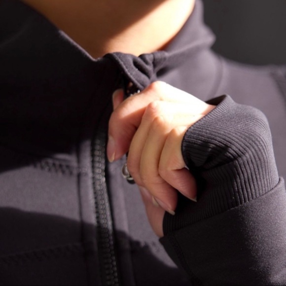 [SOLD] Lululemon :: *Rare* City to Yoga Jacket - size 2 Black - peplum - Picture 7 of 9